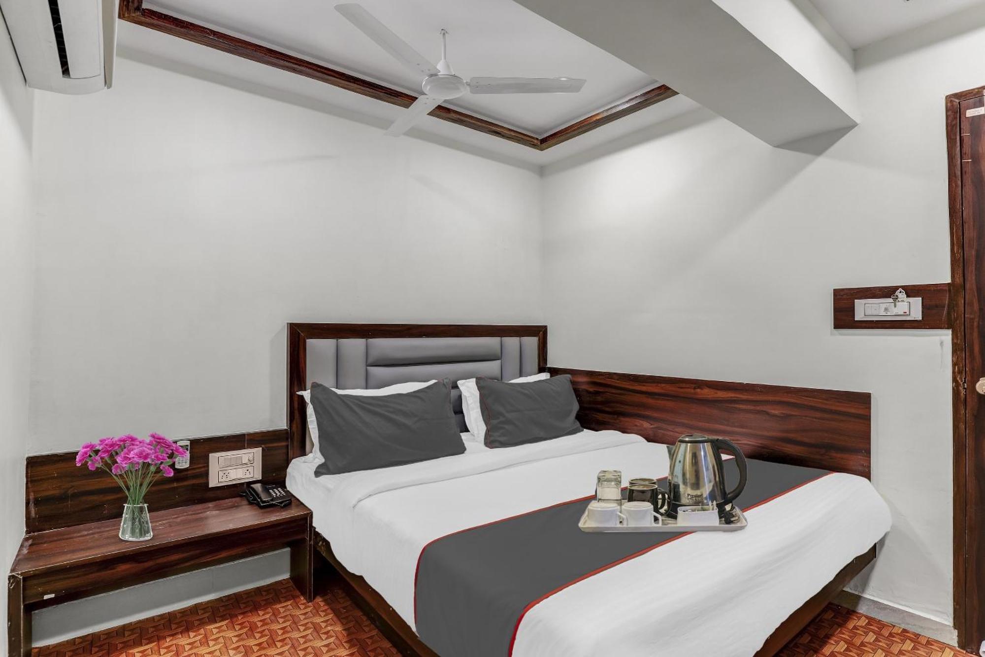Hotel Collection O Laxmi Kuber Utrān Zewnętrze zdjęcie