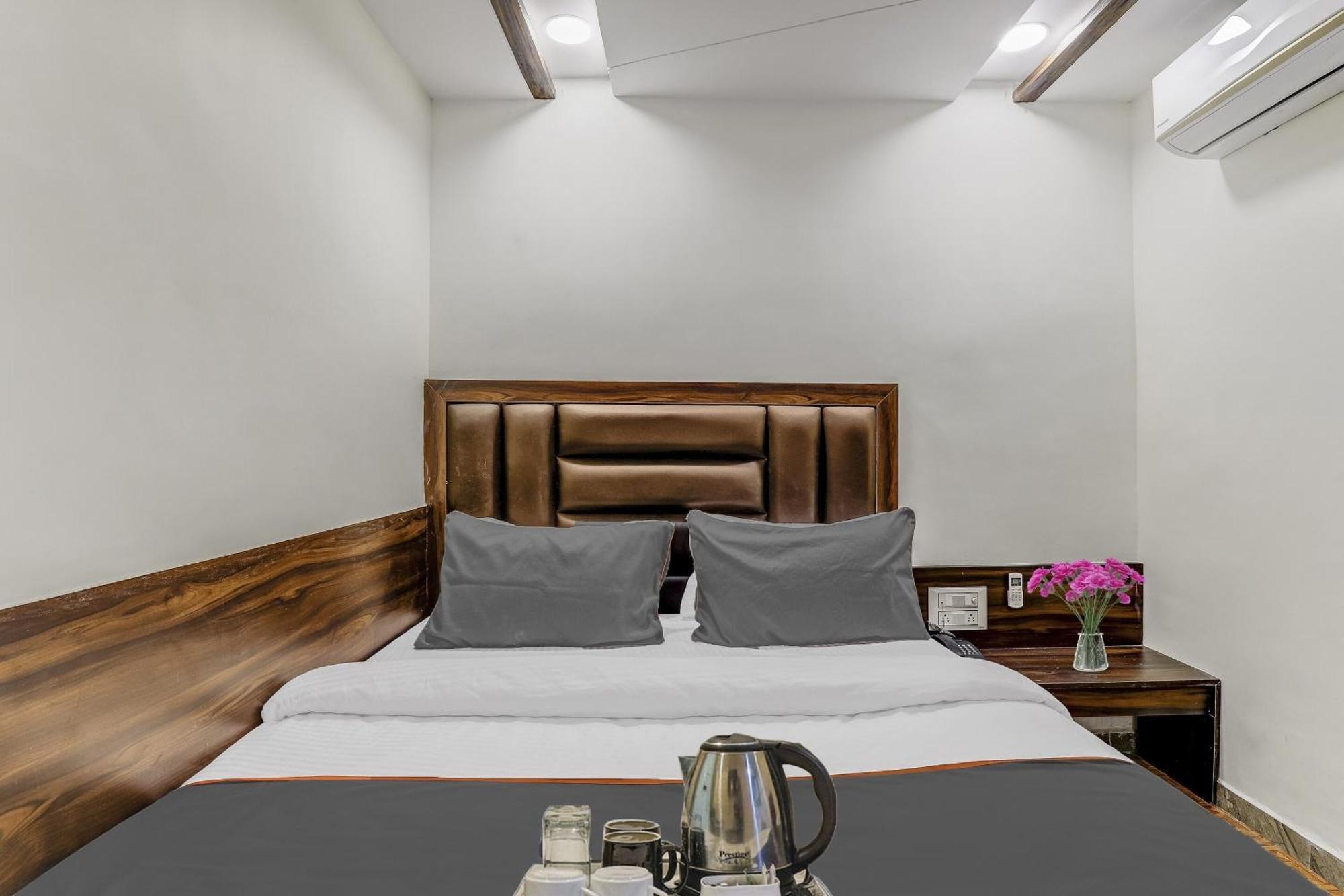 Hotel Collection O Laxmi Kuber Utrān Zewnętrze zdjęcie