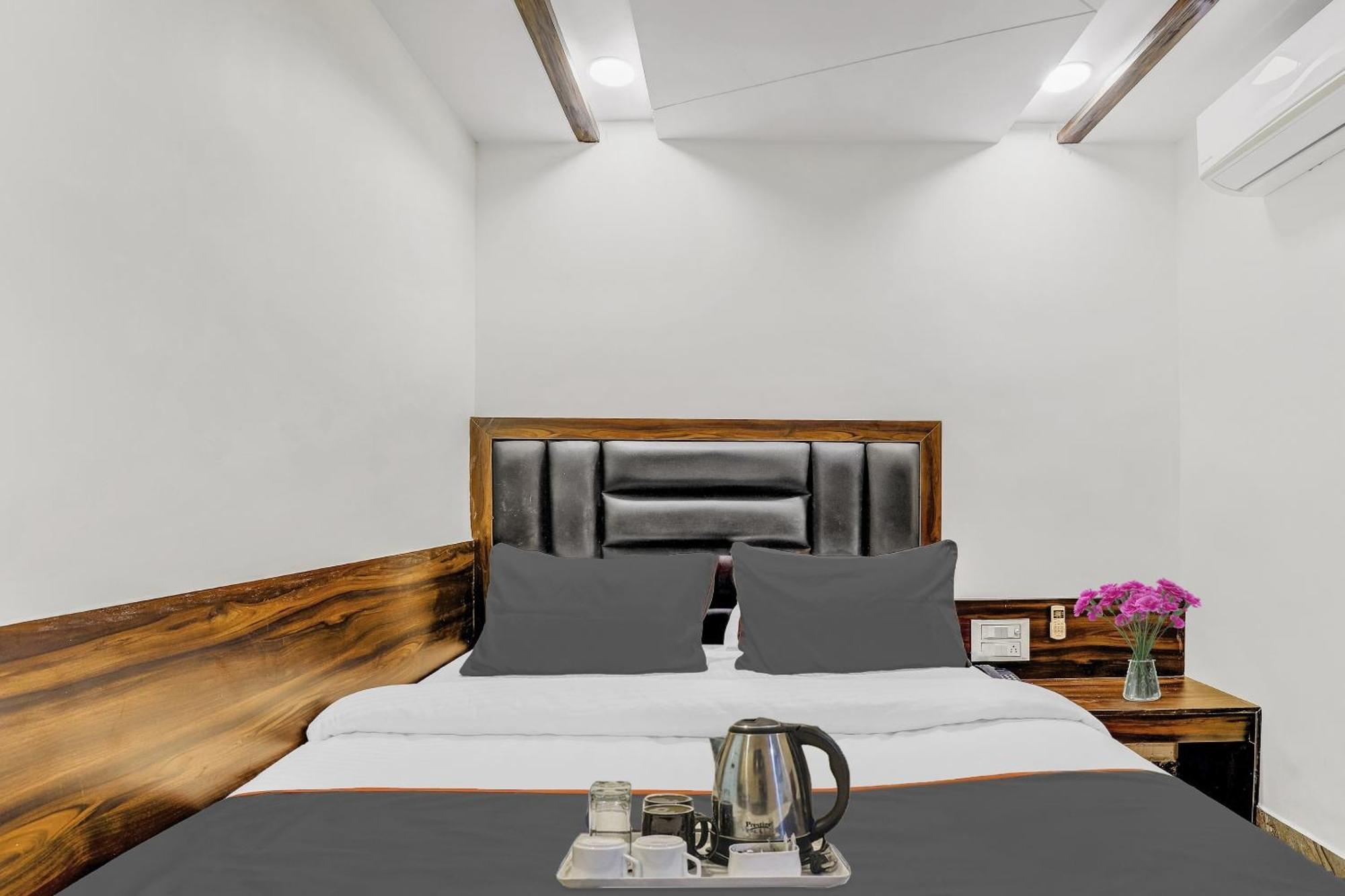 Hotel Collection O Laxmi Kuber Utrān Zewnętrze zdjęcie