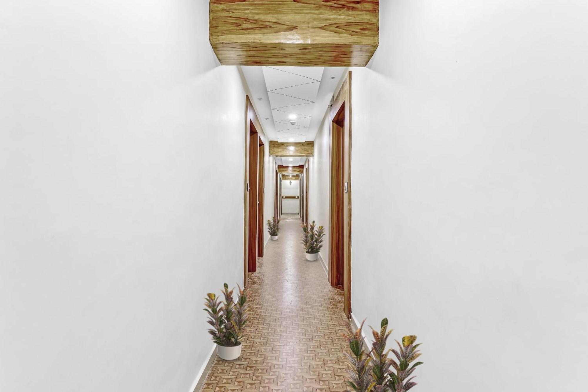 Hotel Collection O Laxmi Kuber Utrān Zewnętrze zdjęcie